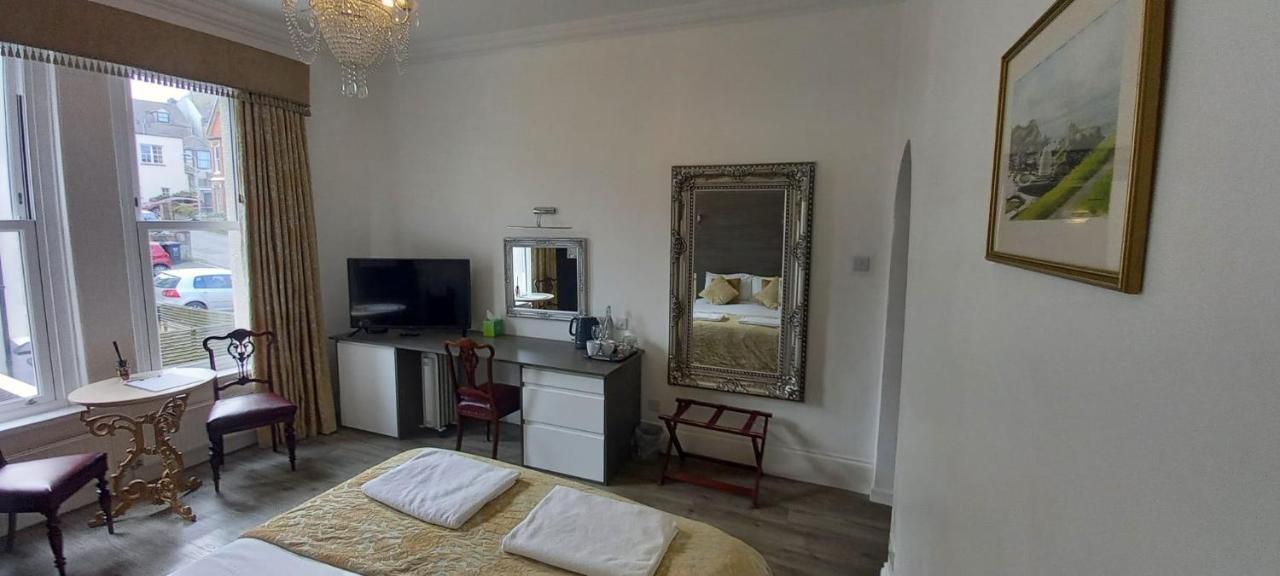Bed and Breakfast Grosvenor House - Onsite Free Parking Ілфракомб Екстер'єр фото