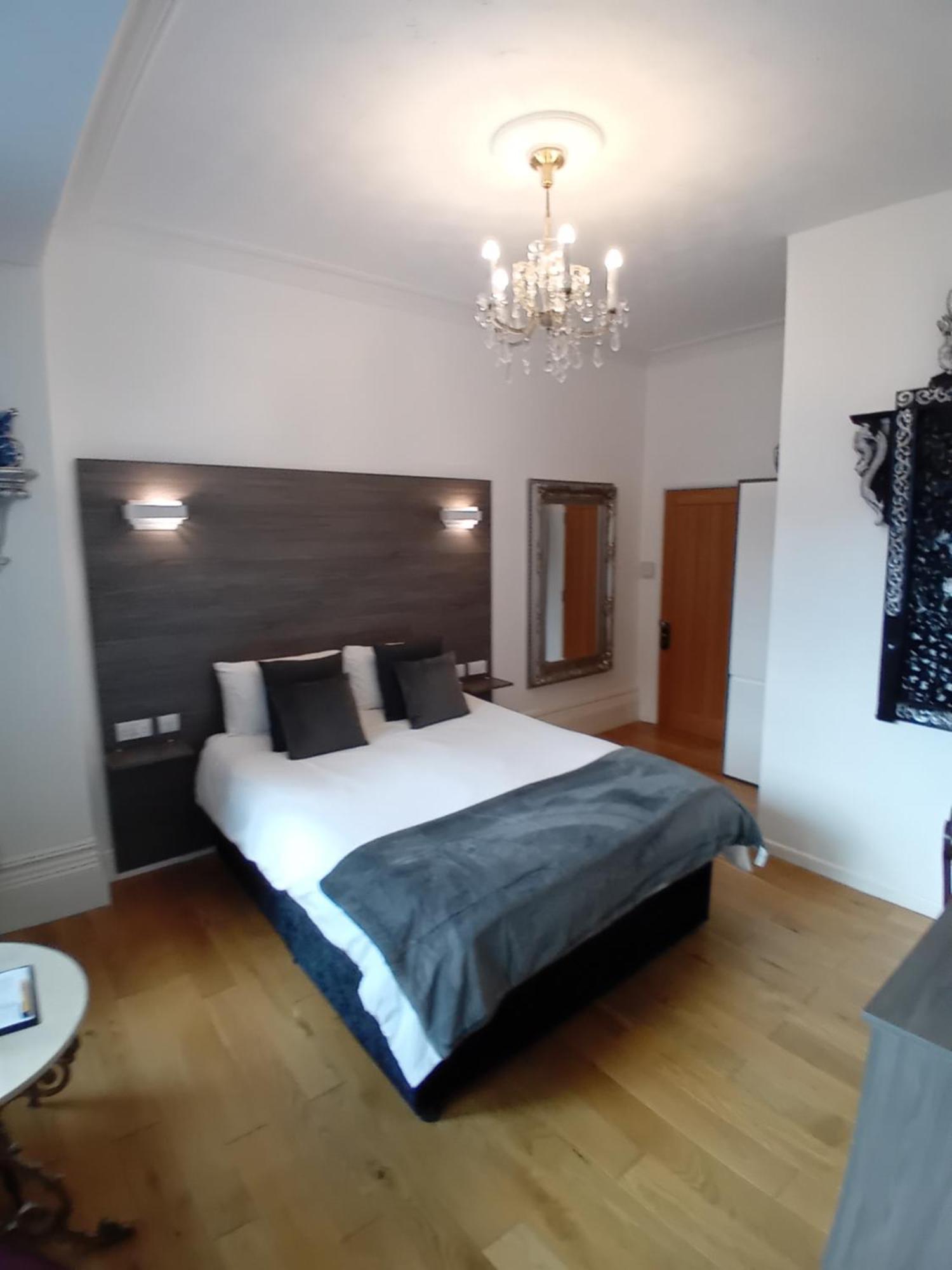 Bed and Breakfast Grosvenor House - Onsite Free Parking Ілфракомб Екстер'єр фото